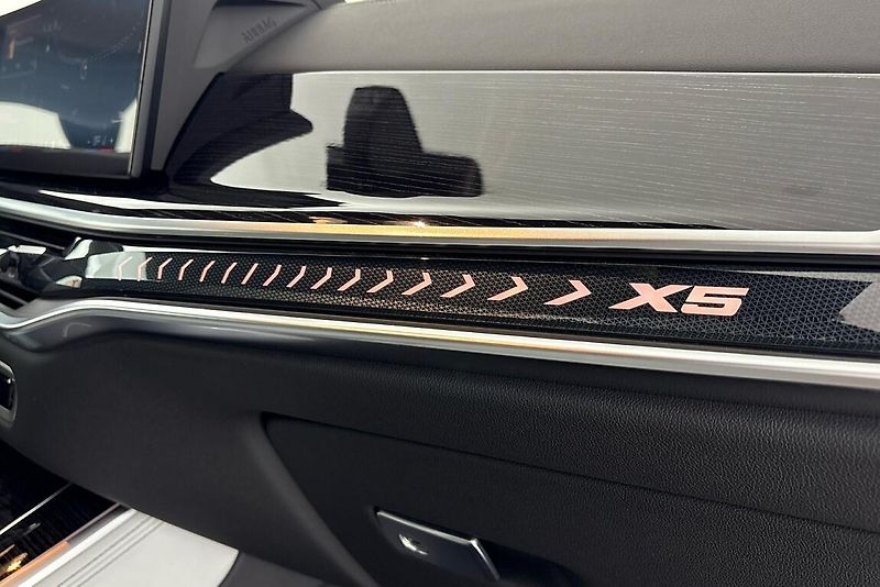 BMW X5 xDrive40d - fotka 15 z 21