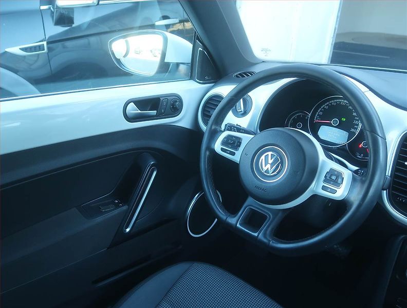 Volkswagen Beetle (2013) 1.6 TDI, Automat, Serv.kniha - fotka 7 z 16