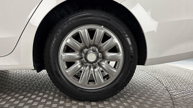 Škoda Octavia 2.0 TDI Ambition Combi - fotka 19 z 27