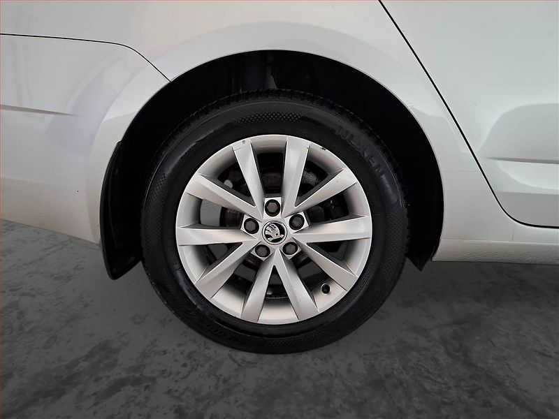 Škoda Octavia (2019) 1.5 TSI, Tempomat - fotka 13 z 16