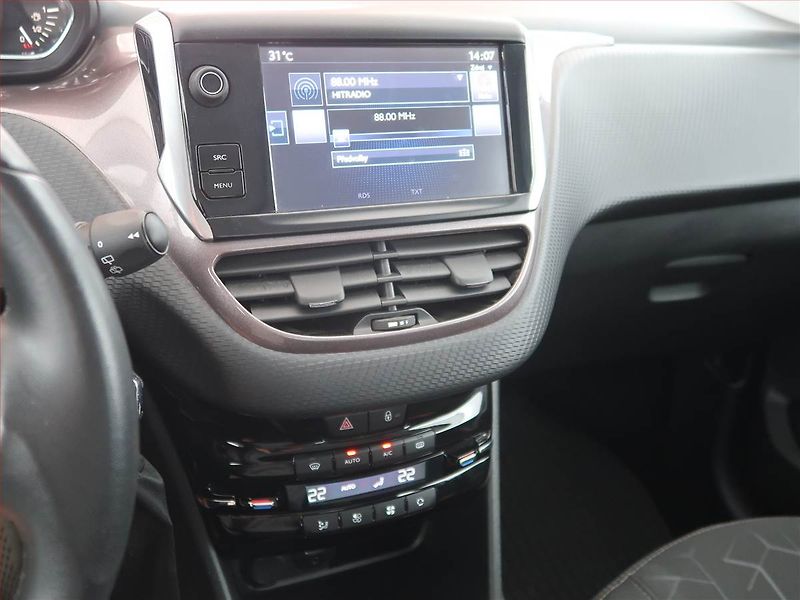 Peugeot 2008 (2014) 1.2 VTi, ČR,1.maj, Tempomat - fotka 12 z 19