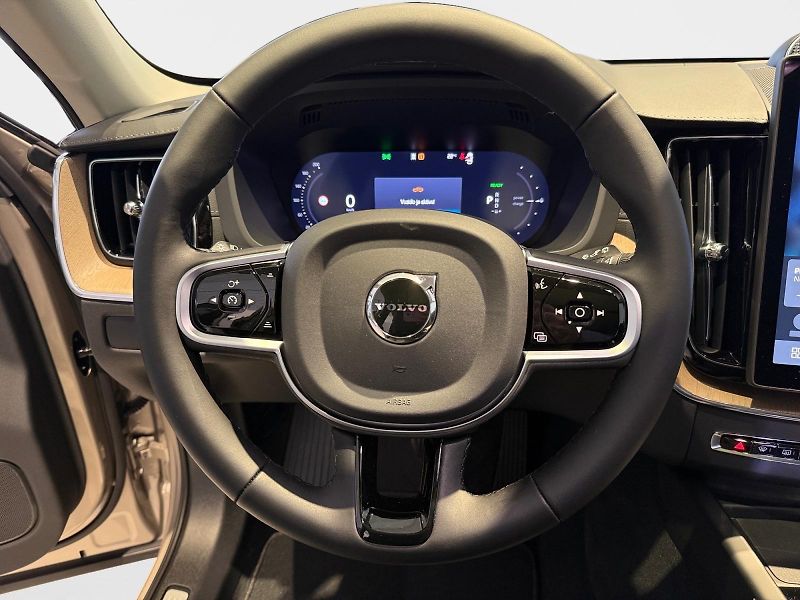 Volvo XC60 (2026) T6 ULTRA BRIGHT+4SERVIS/ZÁRUKA - fotka 11 z 19