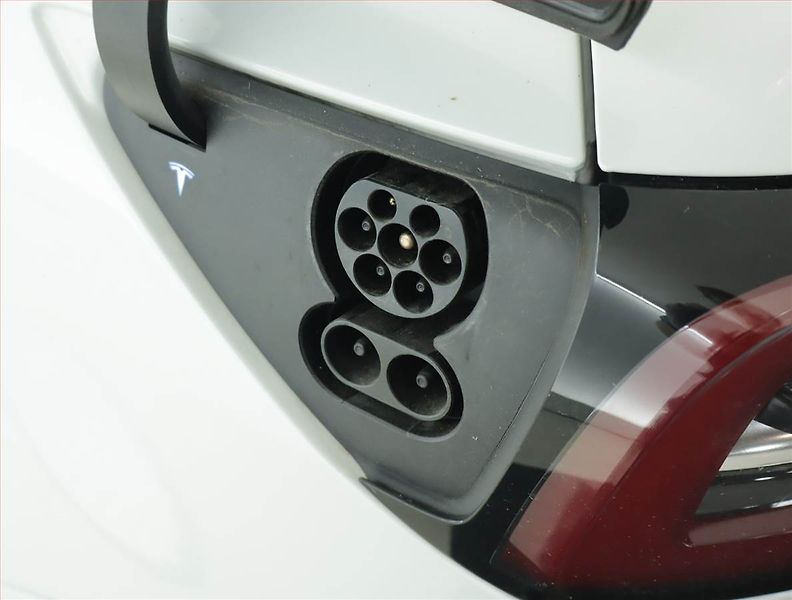 Tesla Model 3 (2019) Std Range Plus 55kWh, SoH 79% - fotka 21 z 22