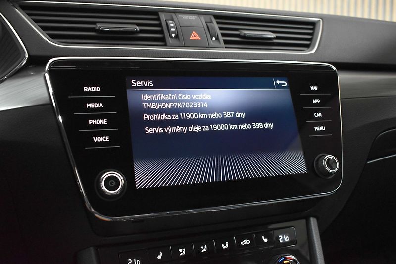 Škoda Superb 2.0 TDI REZERVACE - fotka 33 z 43