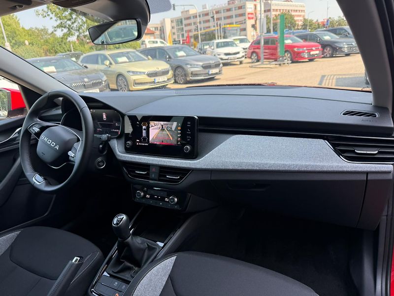 Škoda Kamiq Selection 1.0 TSI 85kw - fotka 9 z 25