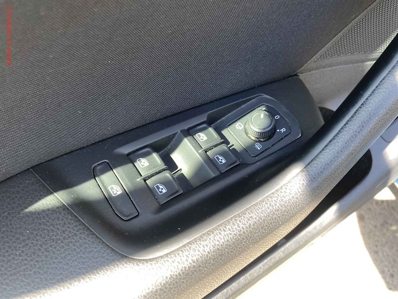 Volkswagen Passat (2020) 2.0 TDi, Highline, DSG, LED - fotka 13 z 19