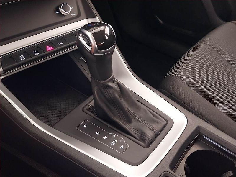 Audi Q3 (2020) basis 35 TFSI - fotka 13 z 26
