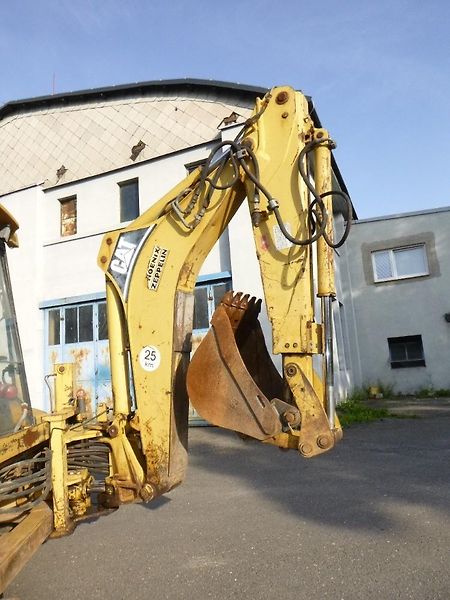 Caterpillar (2005) 428C - fotka 11 z 18