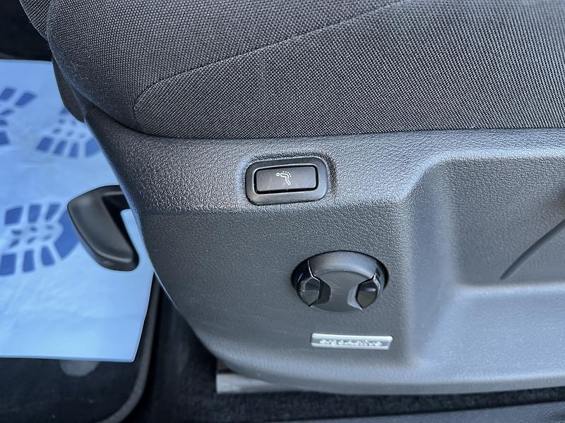 Volkswagen Touran (2020) 2.0TDI DSG VÝB*13000€ HIGHLINE - fotka 19 z 48
