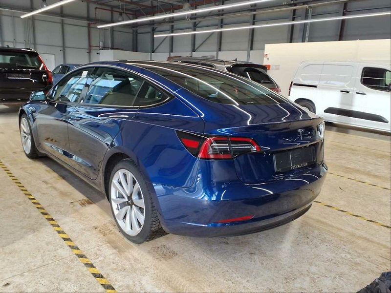 Tesla Model 3 (2023) Standard Range - fotka 4 z 11
