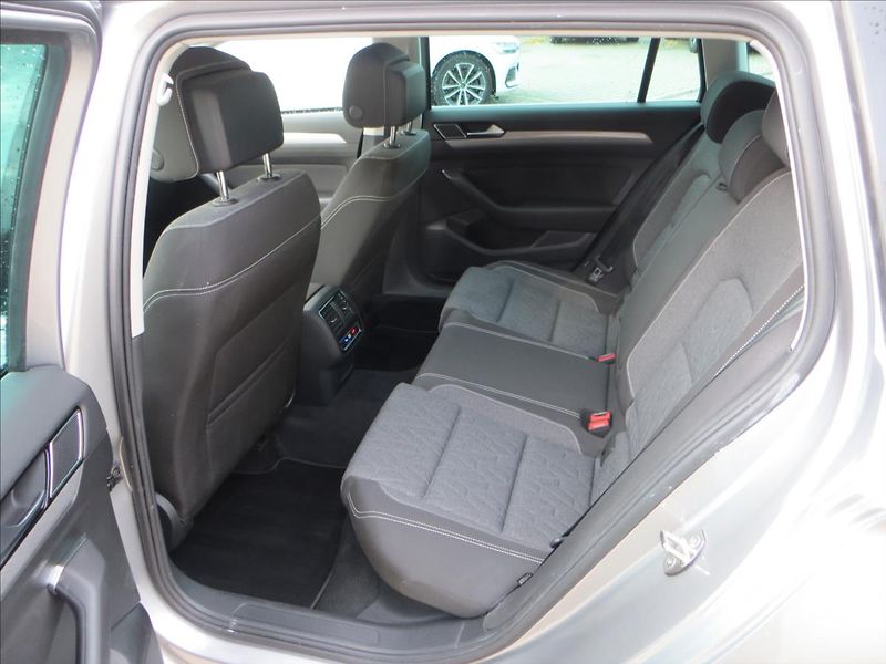 Volkswagen Passat 2,0 TDI 110kW Business DSG ČR - fotka 26 z 28