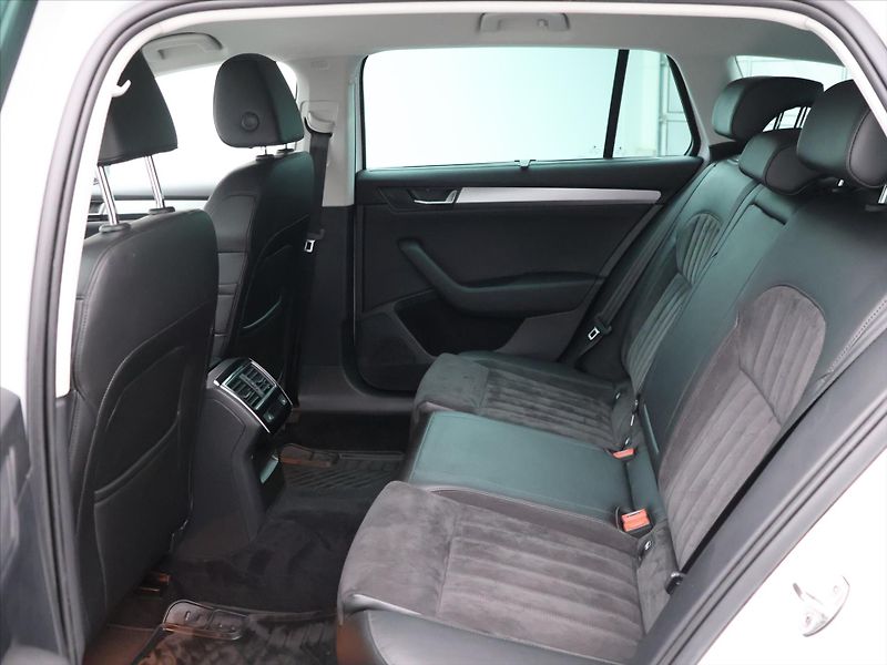 Škoda Superb 2.0 TDI DSG CZ Style Plus Kůže - fotka 14 z 37