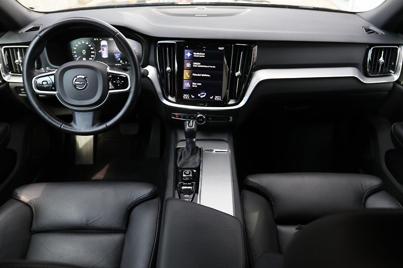 Volvo S60 (2019) T4 FWD Inscription - fotka 11 z 22