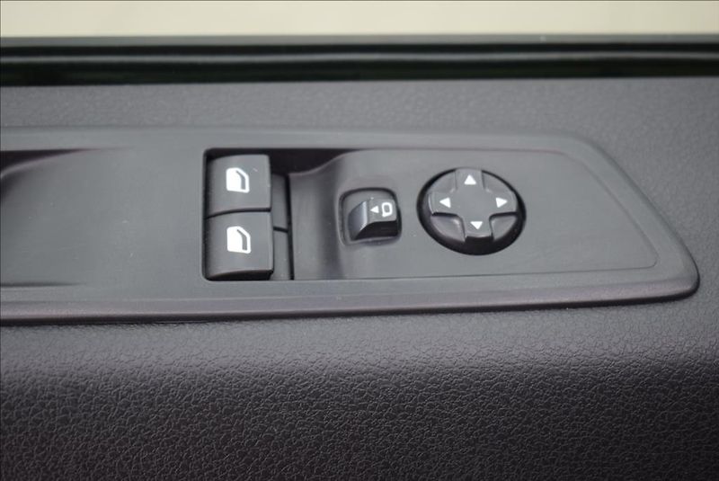 Peugeot Traveller 2,0 HDi, 8-míst, NAVIGACE - fotka 29 z 33