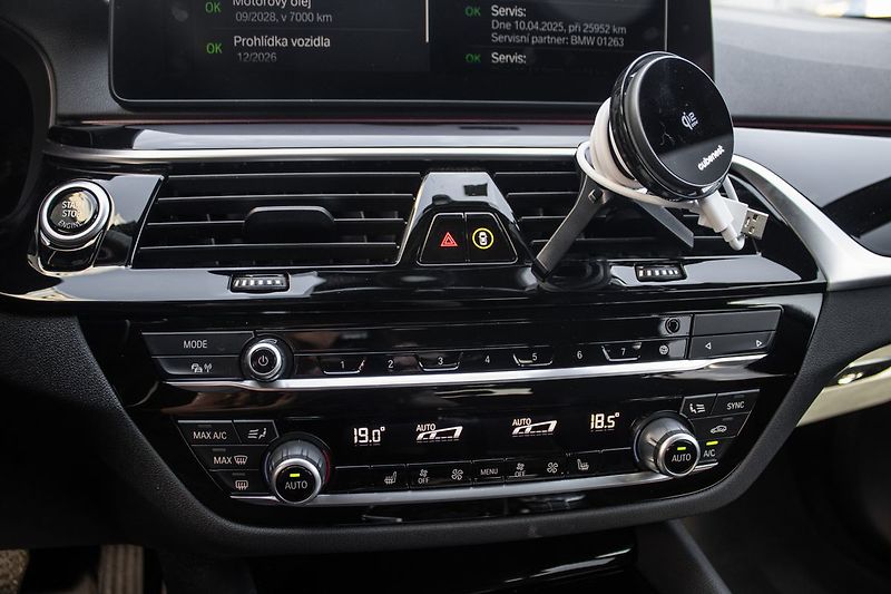 BMW Řada 5 530d LCI 210kW, 48V Mild-Hybri - fotka 22 z 29