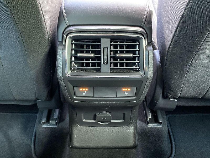 Škoda Karoq (2025) 1.5 TSI Top Selection - fotka 26 z 34