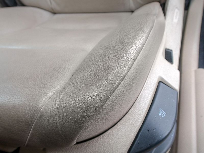 BMW Řada 5 (2010) 3.0i mat – NAVI - fotka 16 z 49