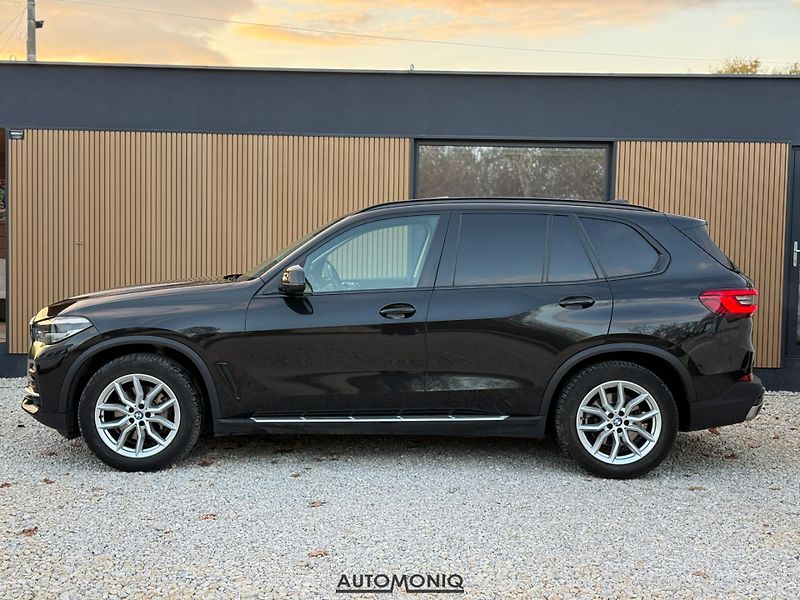 BMW X5 (2019) xDrive30d Panorama, Ambient - fotka 7 z 27