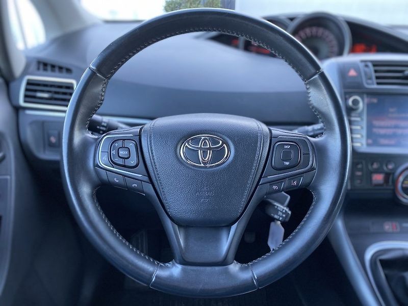 Toyota Verso 1.8i, ČR, Active Trend, tažné - fotka 14 z 32