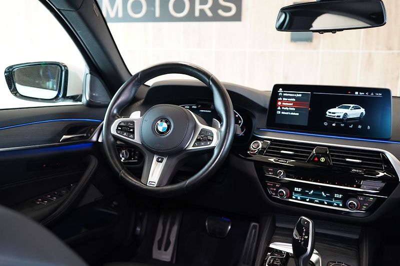 BMW Řada 5 M550i xDrive, Nezávislé, Laser - fotka 49 z 50