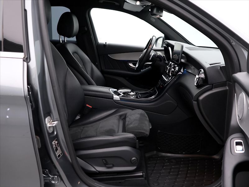 Mercedes-Benz GLC 2,0 250 4MATIC AMG LINE - fotka 12 z 27