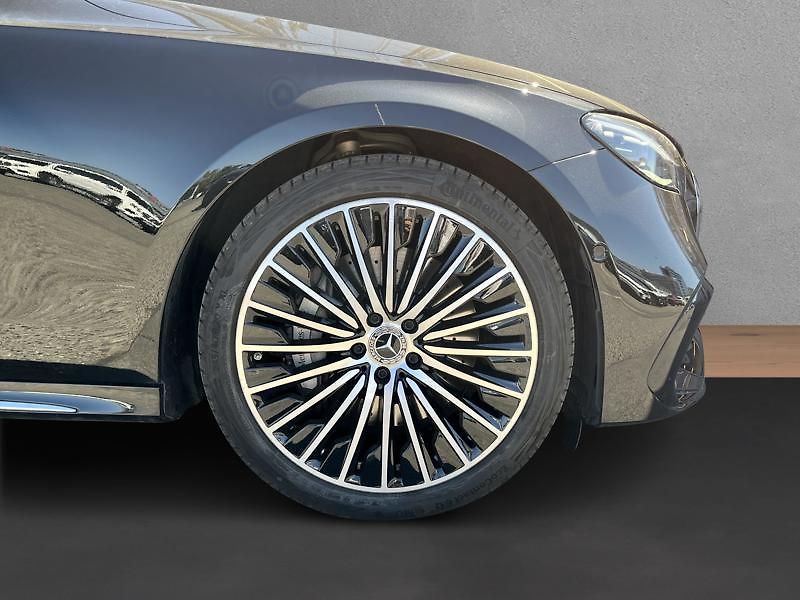 Mercedes-Benz Třídy E 220 d 4MATIC AMG Line Panorama - fotka 9 z 18