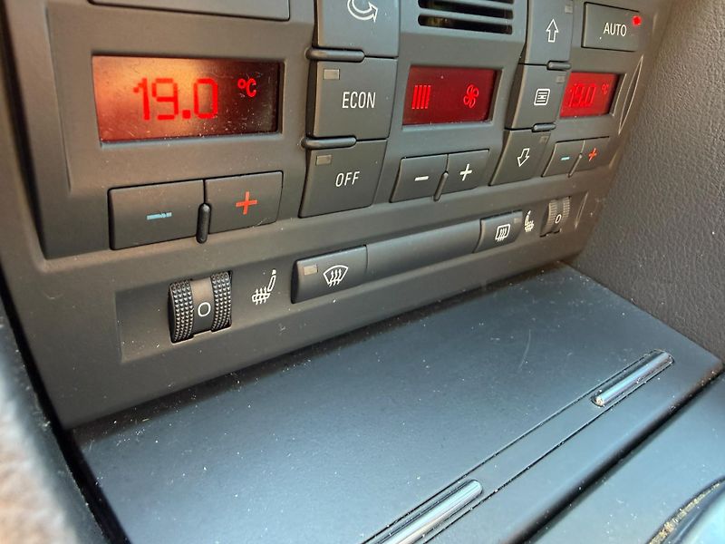 Audi A4 2,0 TDI automat - fotka 14 z 15