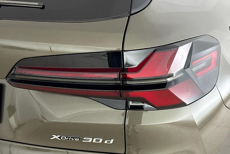 BMW X5 xDrive30d - fotka 5 z 27