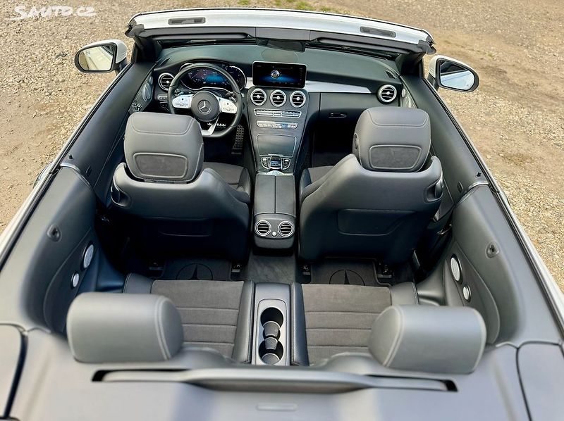 Mercedes-Benz Třídy C CABRIO 300d AMG - fotka 14 z 49