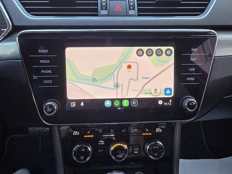 Škoda Superb 2,0 TDI DSG STYLE VIRTUAL NAVI - fotka 17 z 51