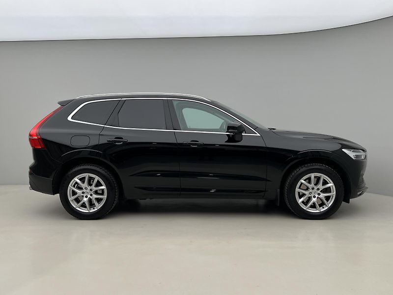 Volvo XC60 B4 AWD MOMENTUM AUT - fotka 10 z 43