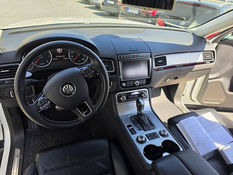 Volkswagen Touareg 3.0 TDI 4Motion Dyn Aud R-Line - fotka 12 z 24
