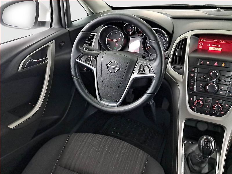 Opel Astra (2011) 2.0 CDTI, nová STK, Tažné - fotka 7 z 16