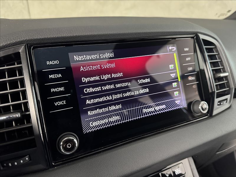 Škoda Karoq 2,0 TDi  DSG Sportline Virtual - fotka 34 z 49