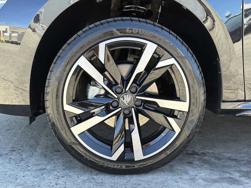 Škoda Kamiq 1.0TSi DSG Monte Carlo 116PS M - fotka 11 z 41