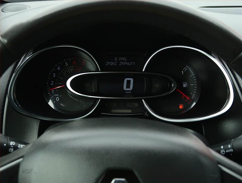 Renault Clio (2019) 0.9 TCe, Tempomat - fotka 11 z 14
