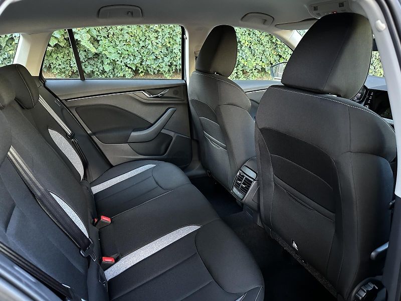 Škoda Scala 1.0TSi DSG 116PS KLIMA AC V.Co - fotka 35 z 37