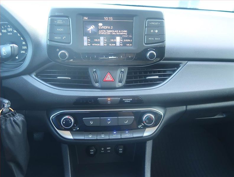 Hyundai i30 (2017) 1.0 T-GDI, Serv.kniha - fotka 12 z 14