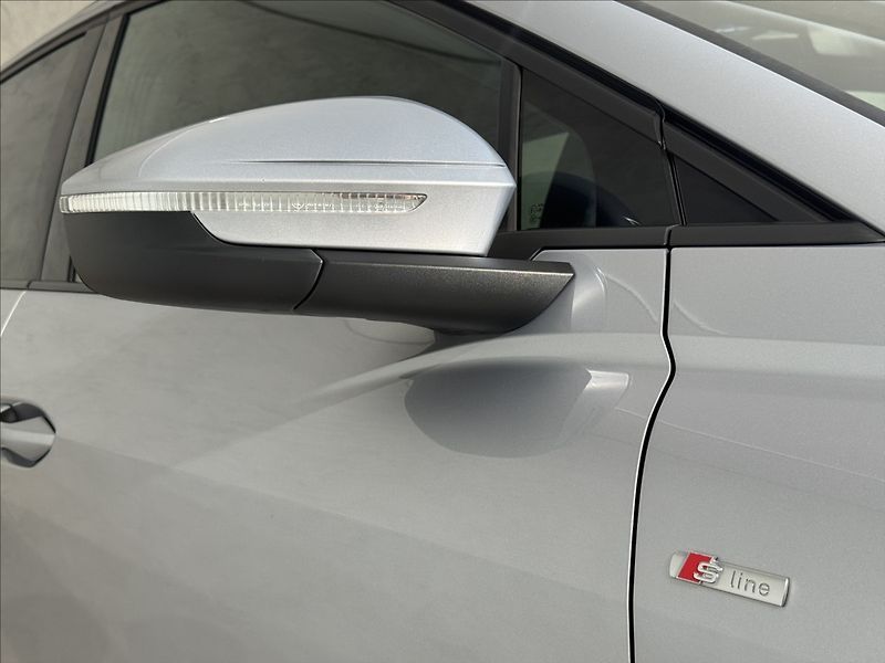 Audi Q4 e-tron 35 S-Line LED HUD Kamera - fotka 8 z 45