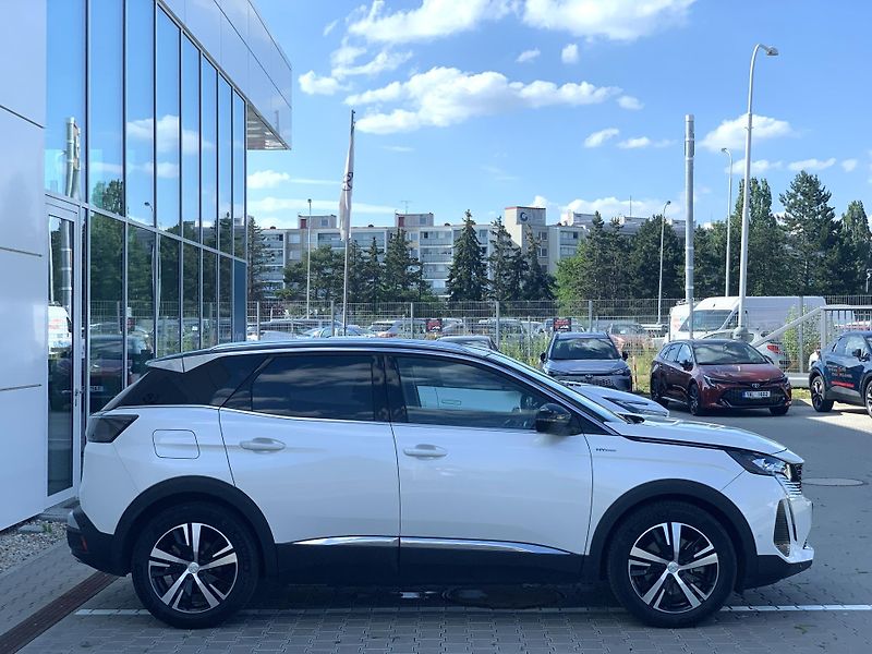 Peugeot 3008 GT 1,6 PT PHEV 165 kW EAT8 - fotka 10 z 29