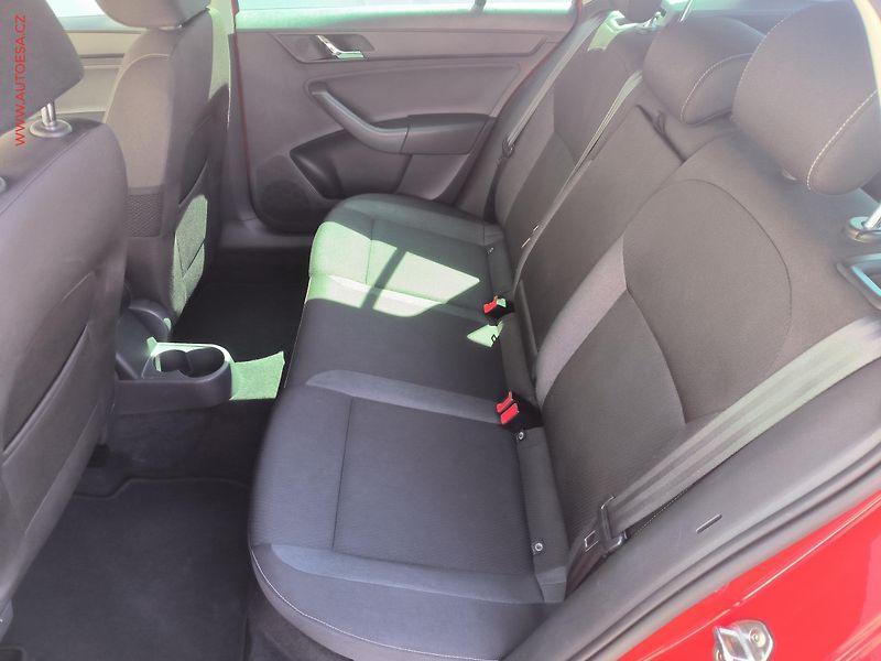 Škoda Rapid (2014) 1.6 TDi, autoAC - fotka 10 z 17