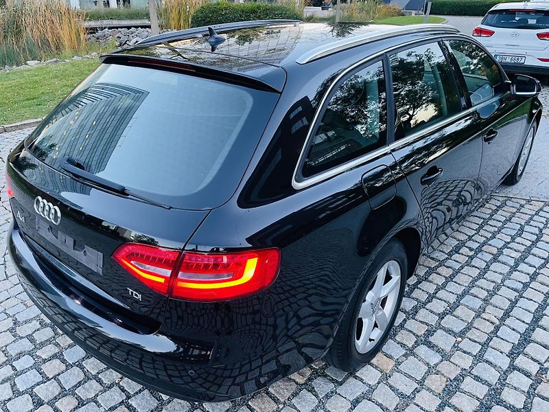 Audi A4 2.0TDI MAN VÝHŘEV SERVISKA LED - fotka 12 z 41
