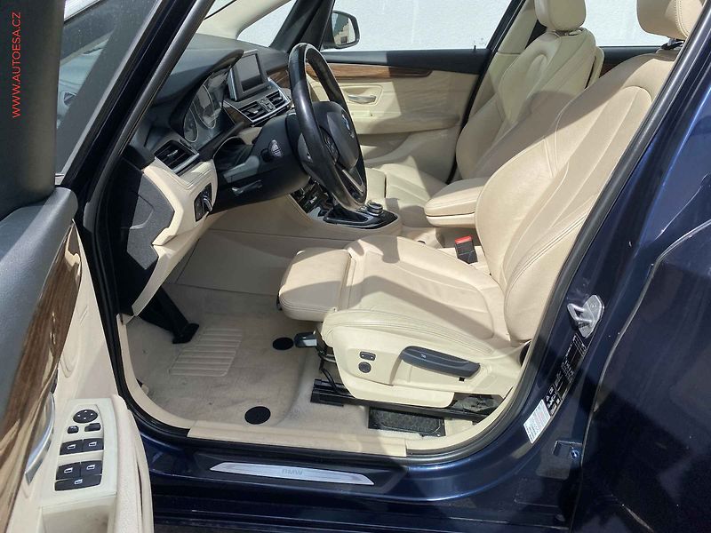 BMW Řada 2 (2017) 2.0T 225i xDrive, LuxuryLine - fotka 9 z 21