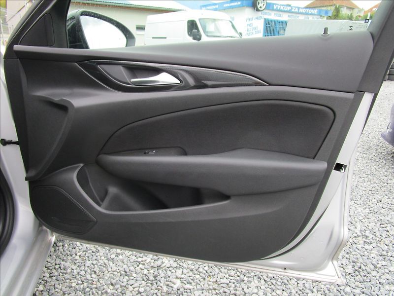 Opel Insignia ST 1.5 CDTi, aut. Klima, LED - fotka 23 z 41