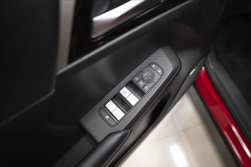 Mitsubishi Outlander 2,4 PHEV INVITE 1728 KM 2x ALU - fotka 19 z 44