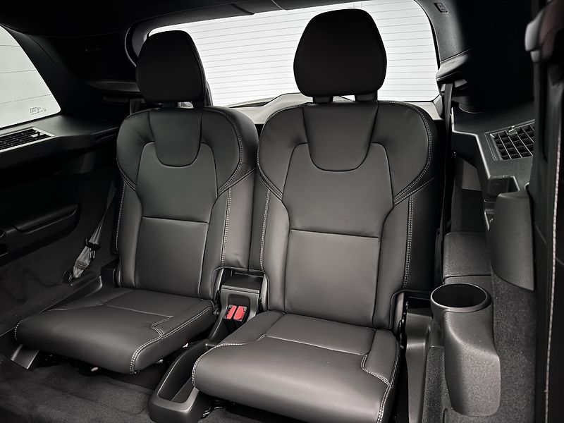 Volvo XC90 (2026) B5 AWD AUT BLACK EDITION ULTRA - fotka 17 z 27
