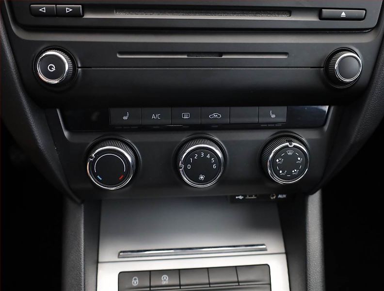 Škoda Octavia (2013) Ambition 1.2 TSI, Serv.kniha - fotka 12 z 17