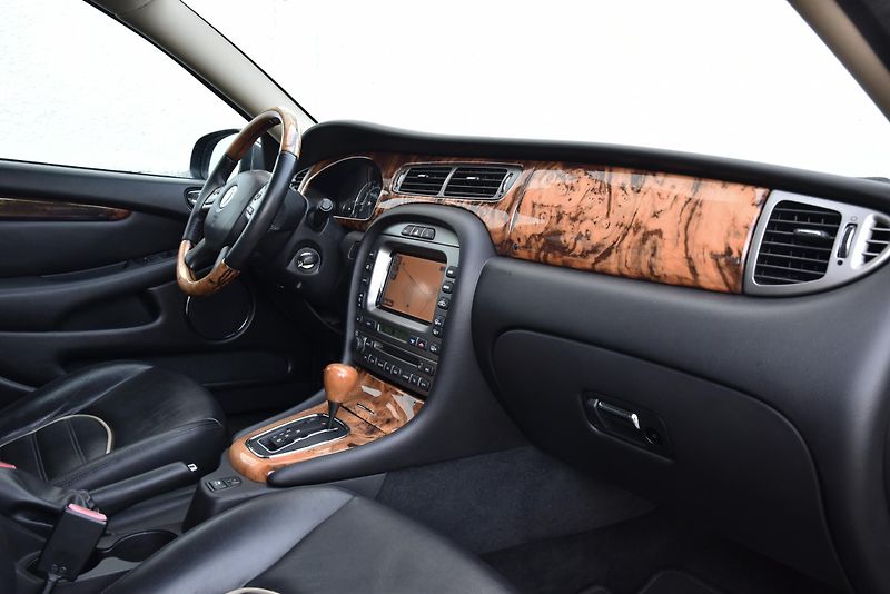 Jaguar X-Type 2.5 V6 AWD EXECUTIVE LIMITED - fotka 42 z 51