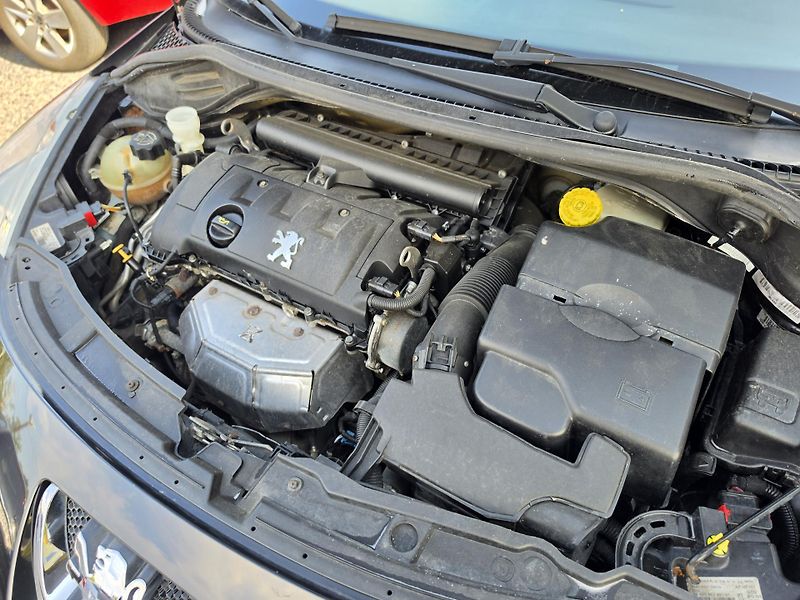 Peugeot 207 1.6 i Kabriolet  - fotka 12 z 18