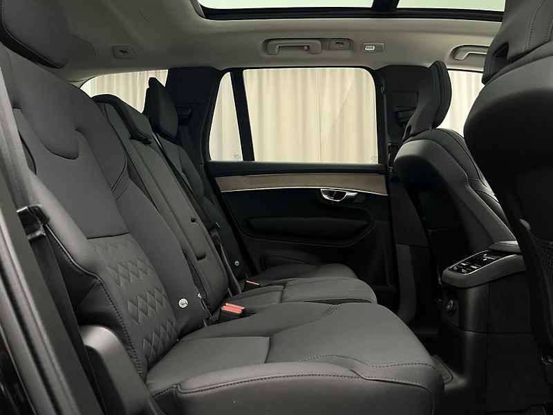 Volvo XC90 T8 AWD RECHARGE PLUS DARK AUT - fotka 23 z 48